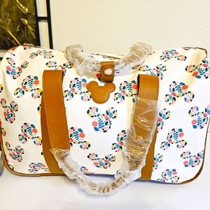 Disney Bioworld Minnie Mouse LARGE Travel Duffle Bag With Wheels And Pull Handle